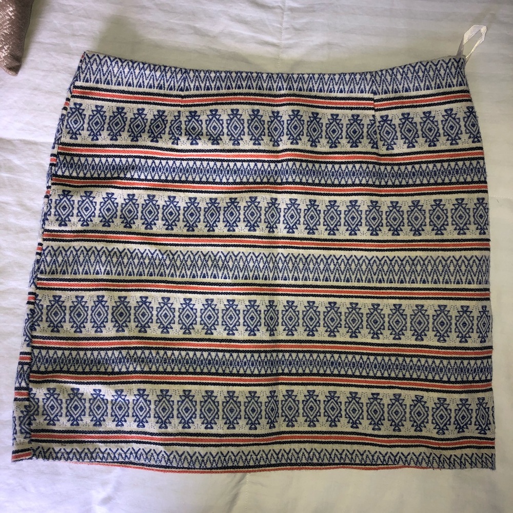 Brand new patterned pencil skirt, size S